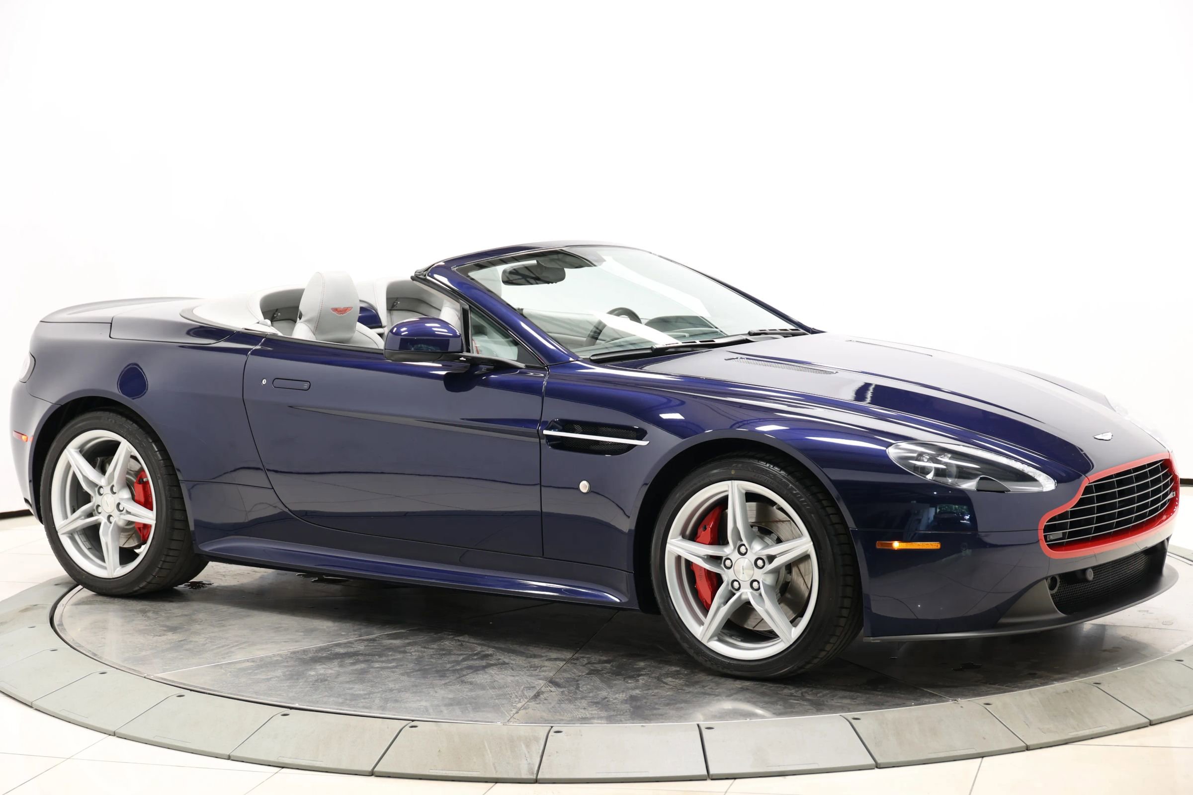 Used 2016 Aston Martin V8 Vantage GT RWD image 73