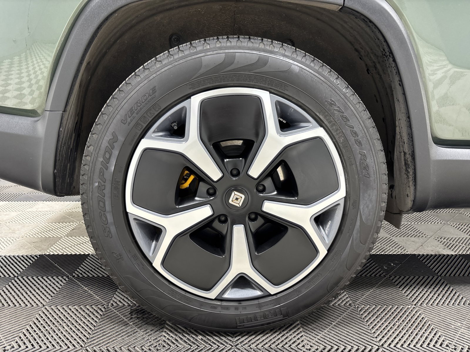 Used 2024 Rivian R1S Adventure AWD/4WD image 12