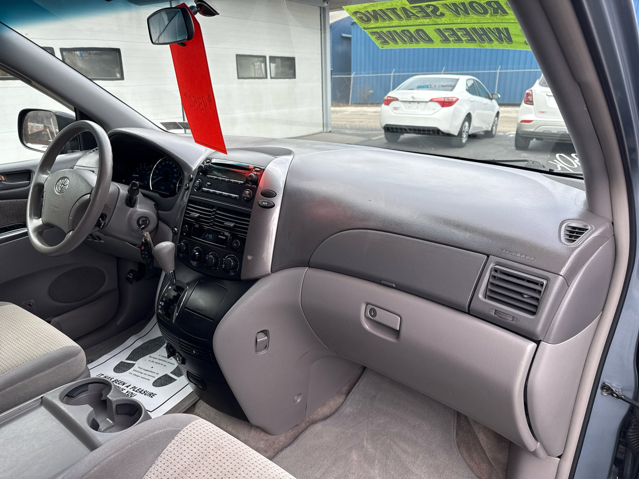 Used 2010 Toyota Sienna LE image 27