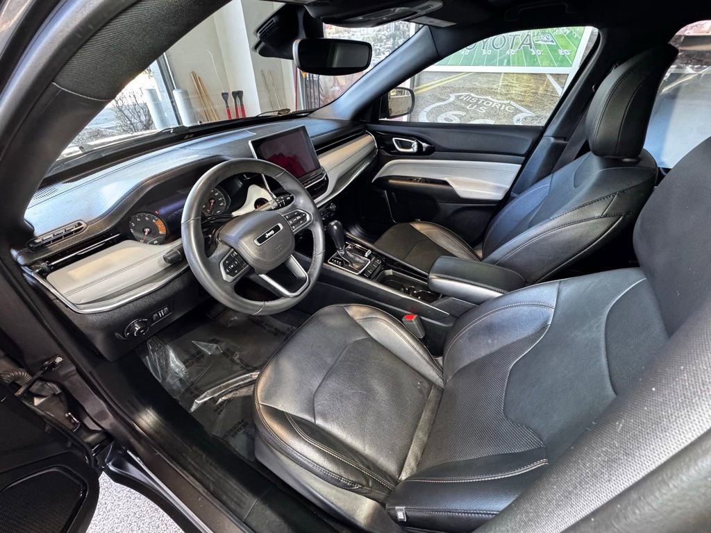 Used 2023 Jeep Compass Limited image 17