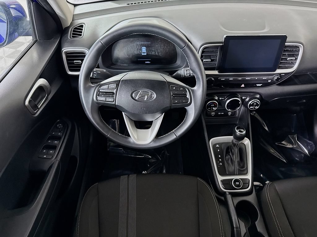 Used 2023 Hyundai Venue SEL FWD image 4