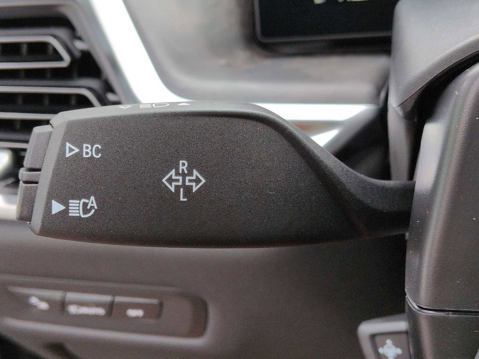 New 2026 BMW X6 xDrive40i w/ Climate Comfort Package image 29