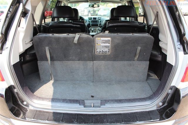 Used 2013 Toyota Highlander SE image 32