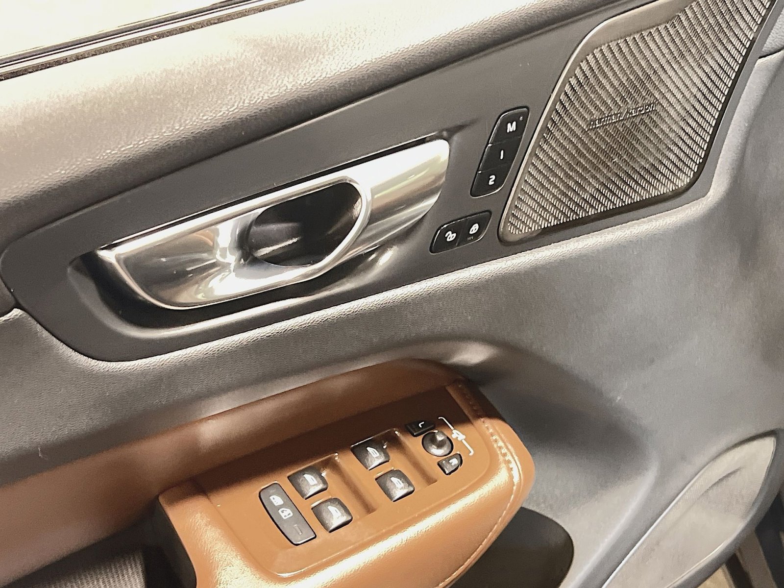 Certified 2023 Volvo XC60 B5 Plus w/ Climate Package image 15