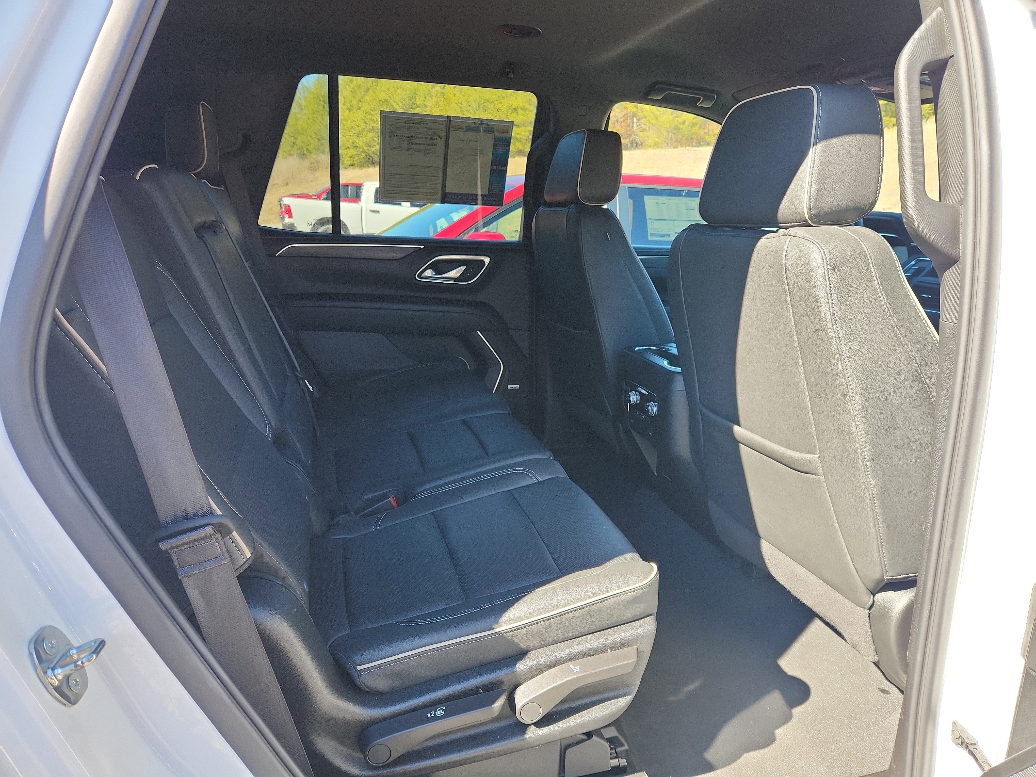 Used 2024 GMC Yukon SLT image 24