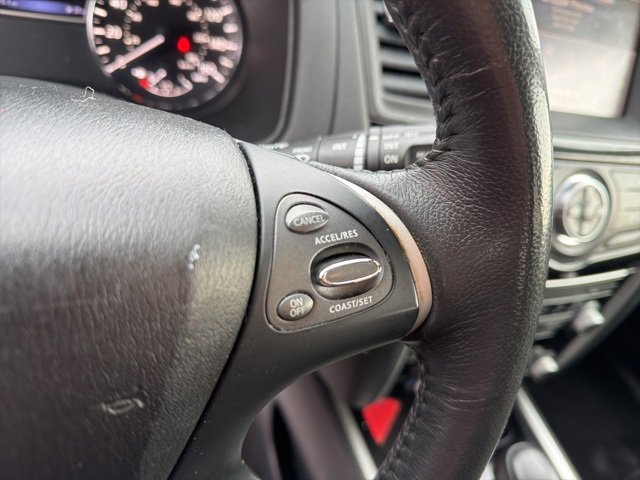 Used 2017 Nissan Pathfinder SV image 15