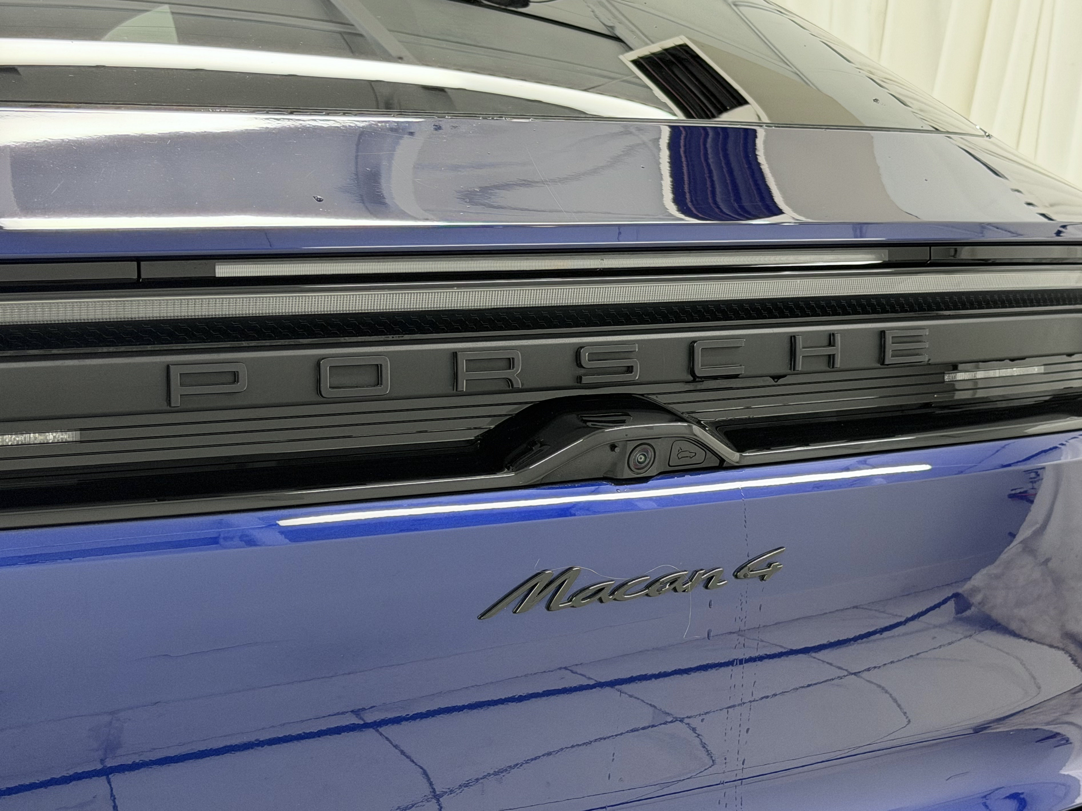 Certified 2025 Porsche Macan 4 Electric AWD/4WD image 68