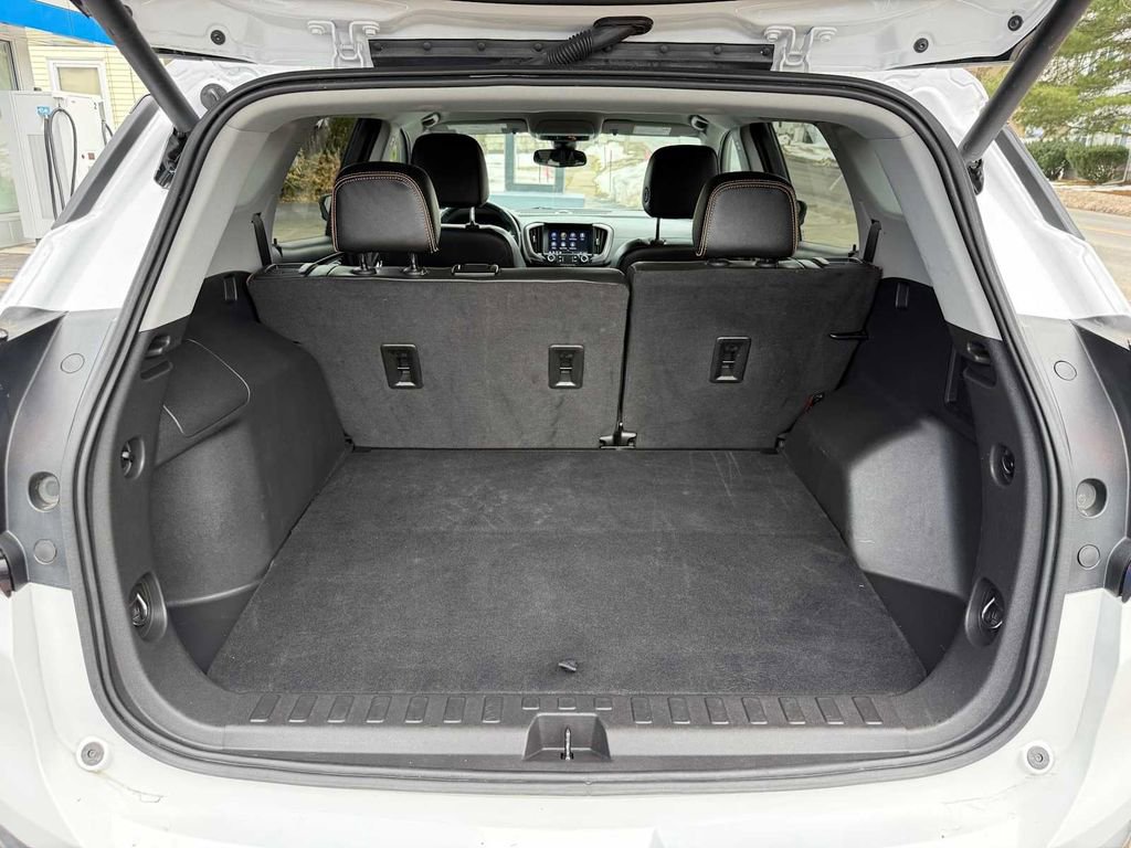 Used 2023 GMC Terrain AT4 image 29