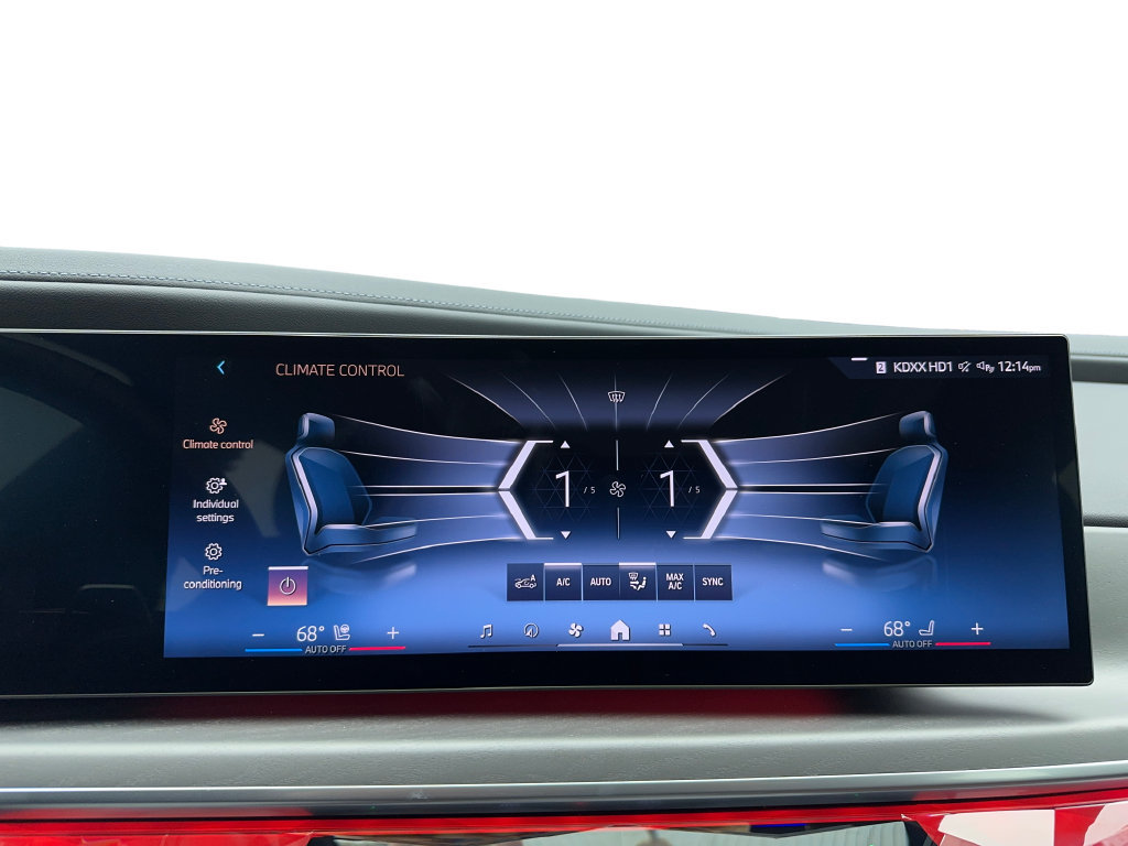 Used 2023 BMW 760i xDrive AWD/4WD image 27