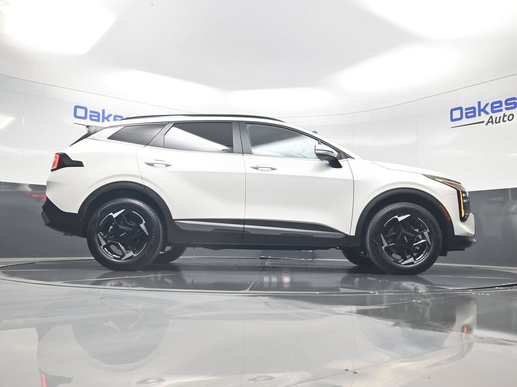 Certified 2026 Kia Sportage EX w/ EX Panoramic Sunroof Package AWD/4WD image 46
