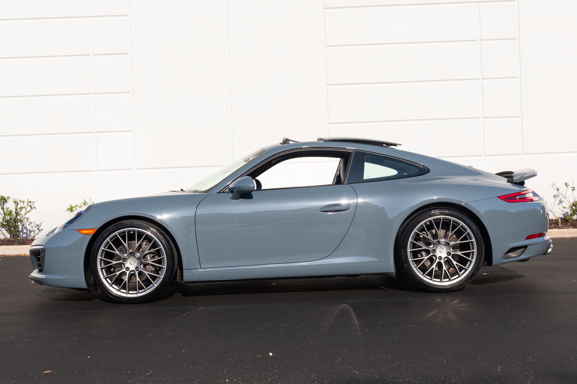 Used 2017 Porsche 911 Carrera RWD image 23
