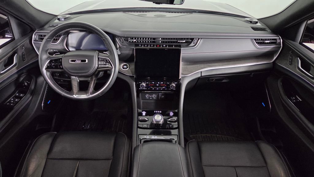 Used 2022 Jeep Grand Cherokee Overland w/ Luxury Tech Group IV image 42