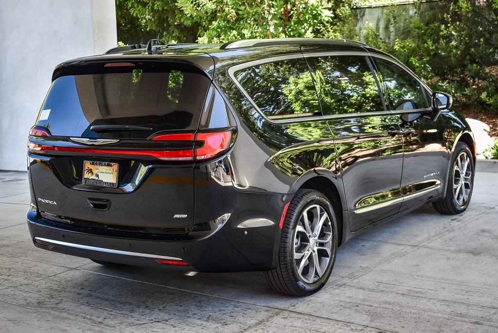 New 2025 Chrysler Pacifica Pinnacle image 6