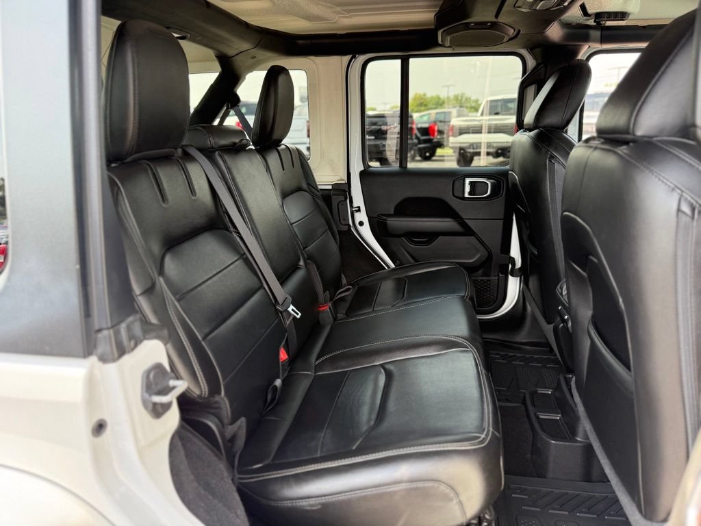 Used 2021 Jeep Wrangler Unlimited Sahara AWD/4WD image 16