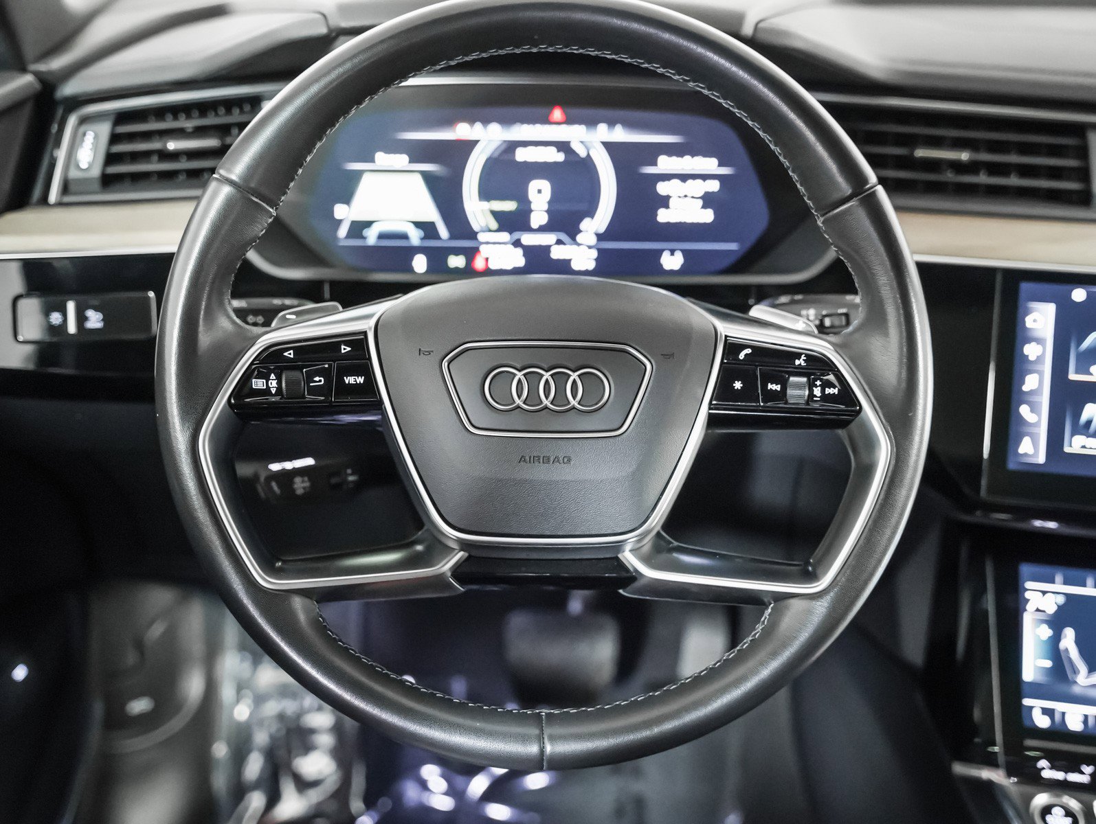 Used 2024 Audi Q8 e-tron Premium Plus image 15