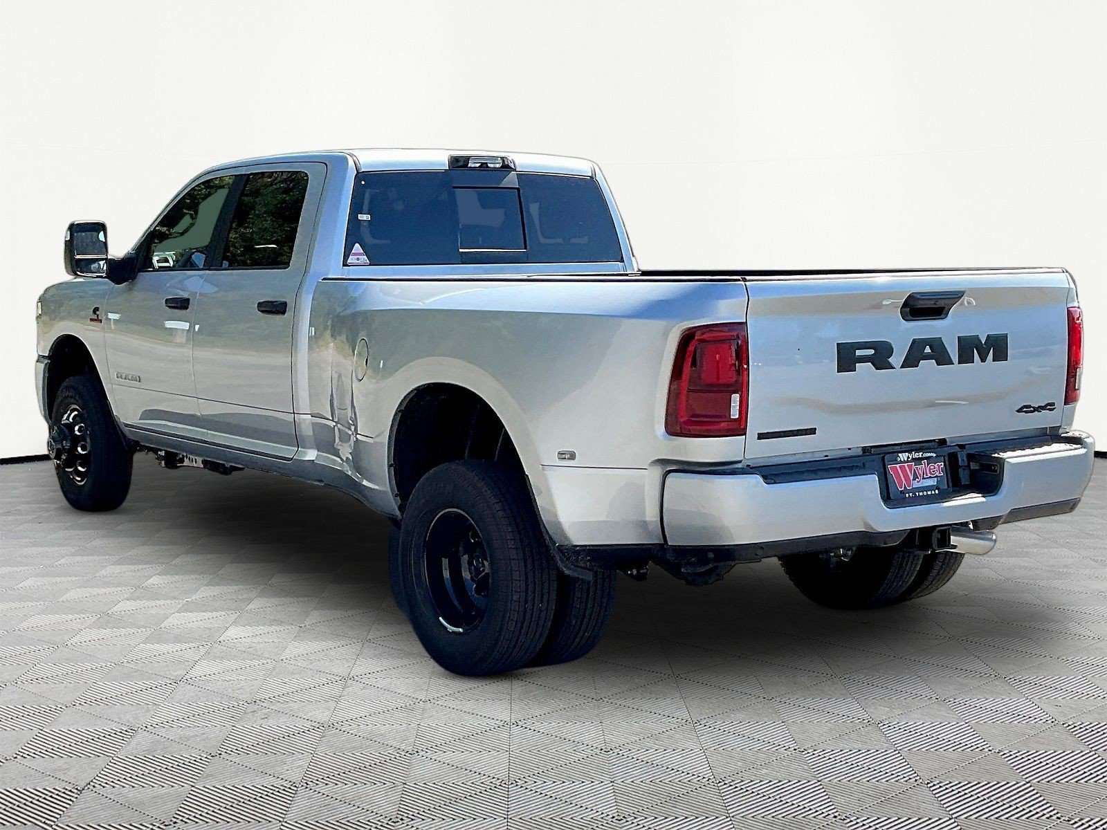 New 2027 RAM 3500 Big Horn AWD/4WD image 4
