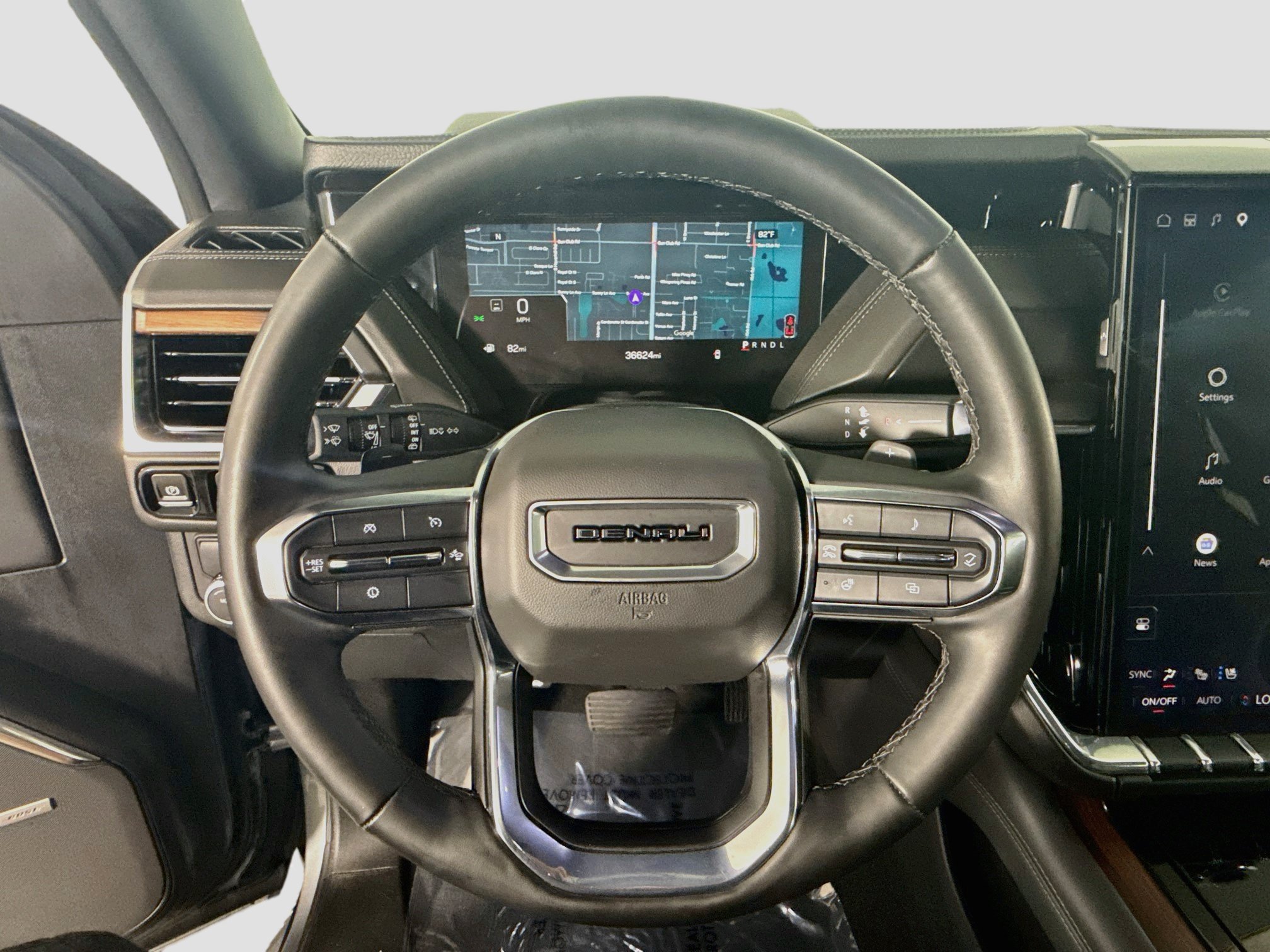 Used 2025 GMC Yukon Denali RWD image 13