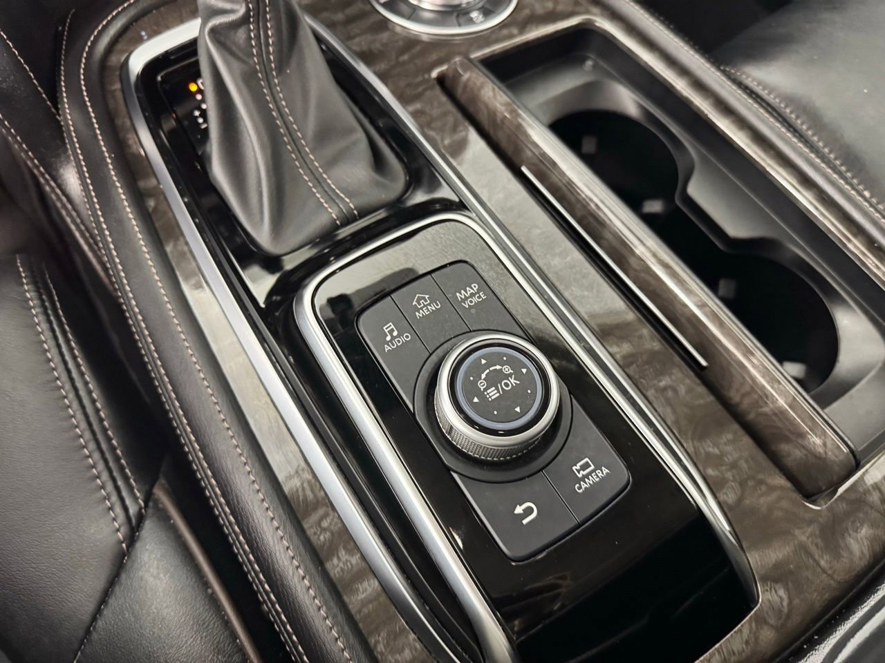 Used 2024 Nissan Armada Platinum w/ Captain's Chairs Package image 22