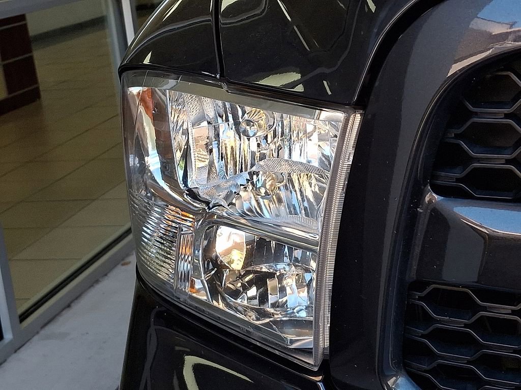 Used 2017 RAM 1500 Express AWD/4WD image 3