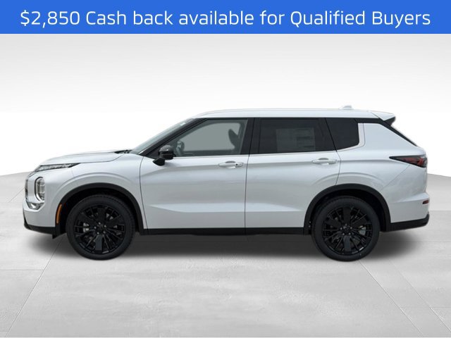 New 2026 Mitsubishi Outlander LE FWD image 2