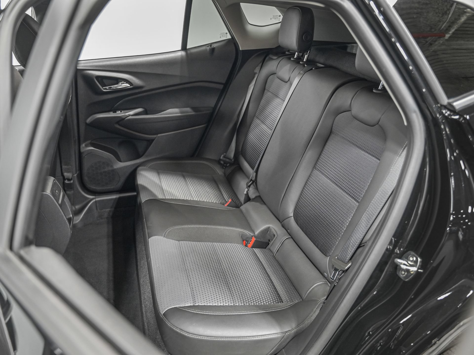Used 2024 Chevrolet Trax LT FWD image 31