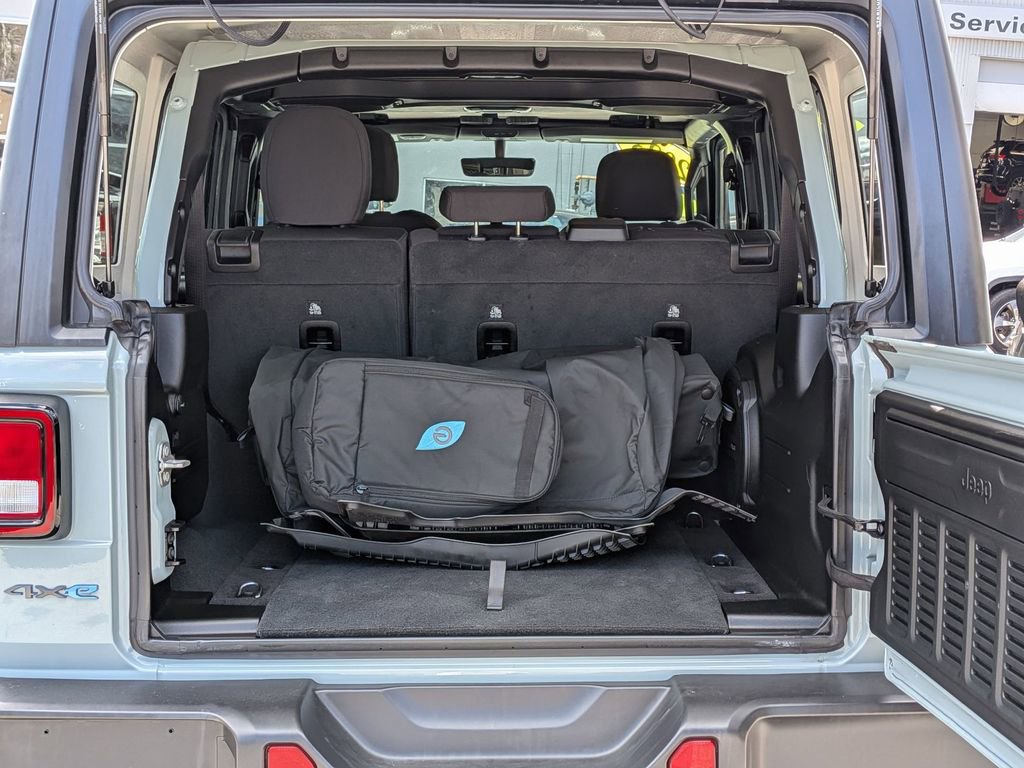 Used 2023 Jeep Wrangler Unlimited w/ Cold Weather Group AWD/4WD image 8