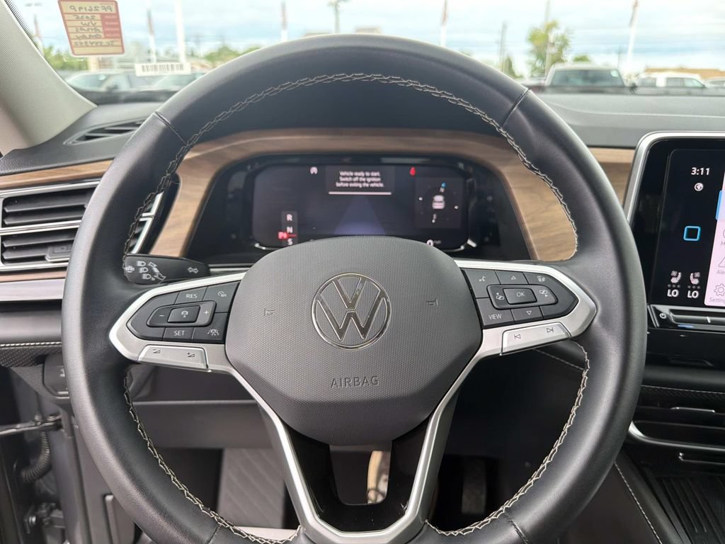 Used 2025 Volkswagen Atlas SE FWD image 20