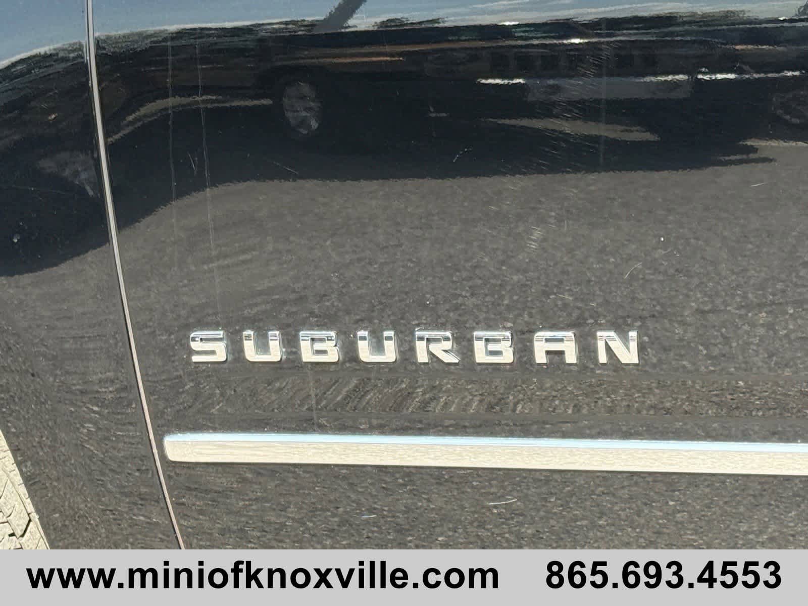 Used 2017 Chevrolet Suburban LT w/ Luxury Package RWD image 8