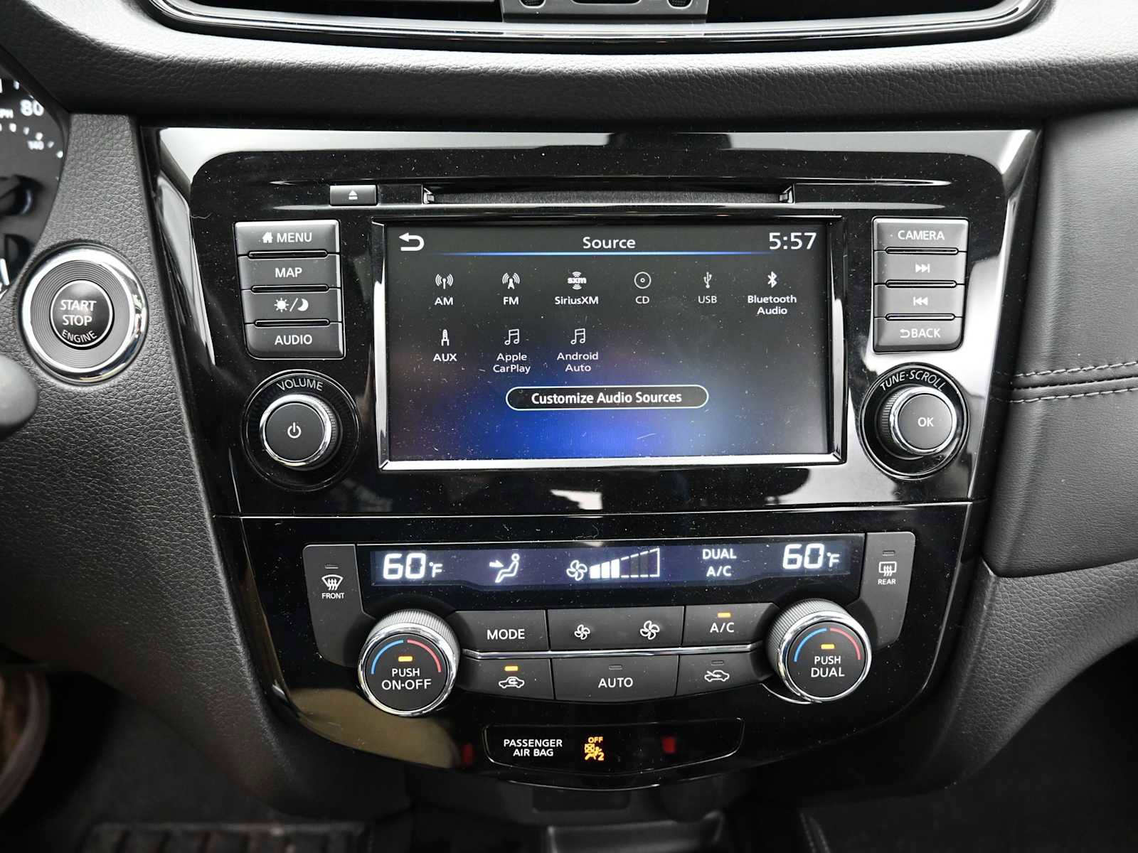 Used 2018 Nissan Rogue SL w/ Premium Package image 15