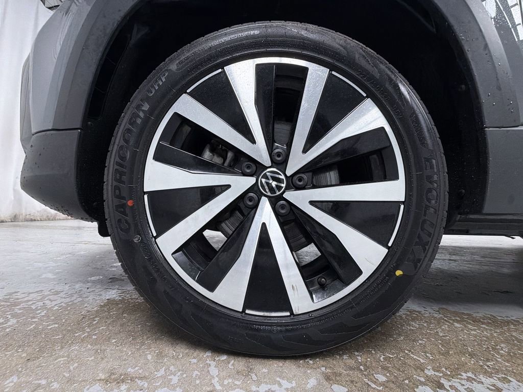 Used 2022 Volkswagen Taos SE w/ Driver Assistance Package AWD/4WD image 7