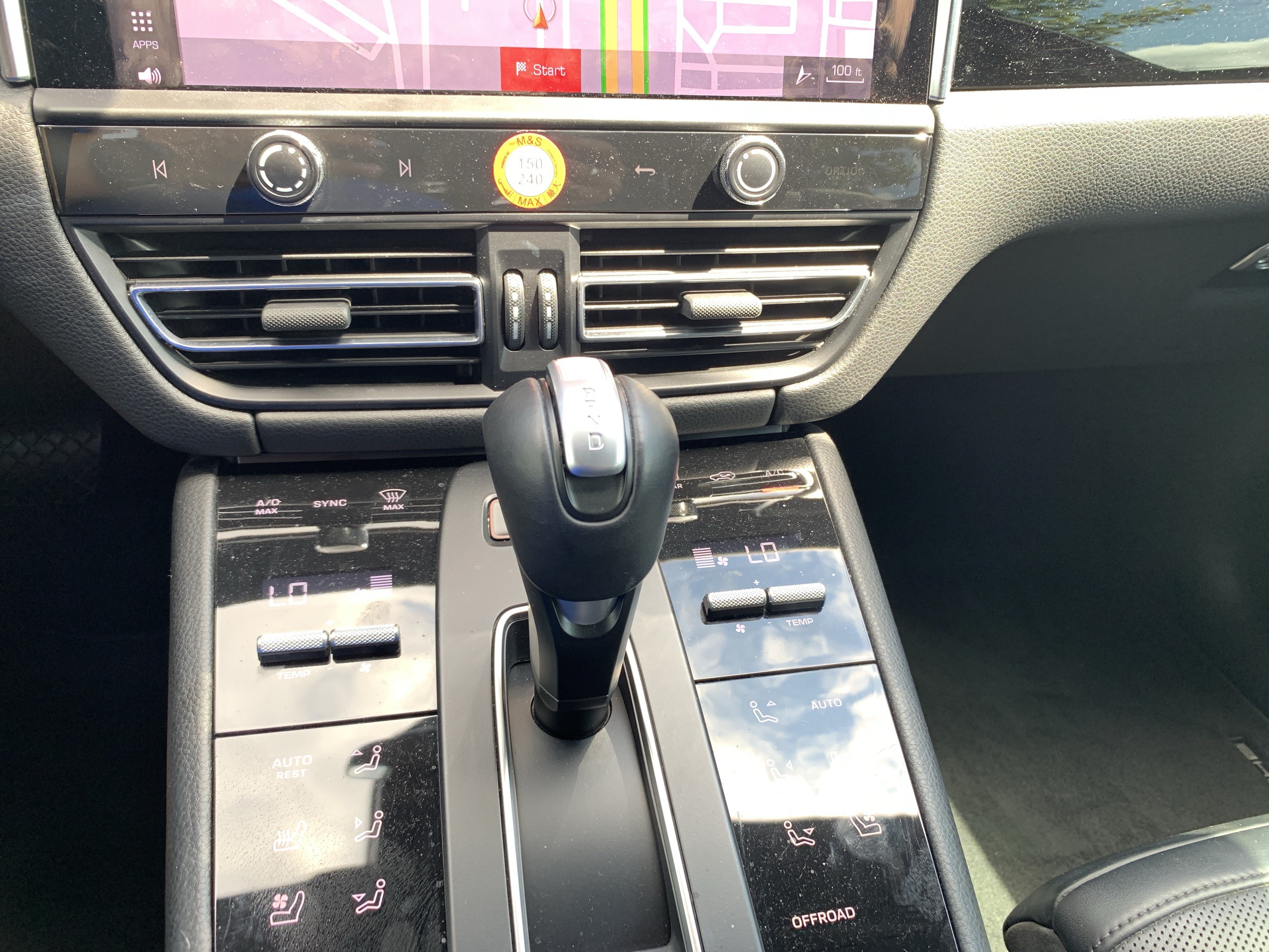 Used 2024 Porsche Macan AWD/4WD image 26