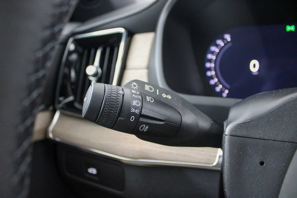 New 2026 Volvo XC90 B5 Core w/ Protection Package Premier AWD/4WD image 25