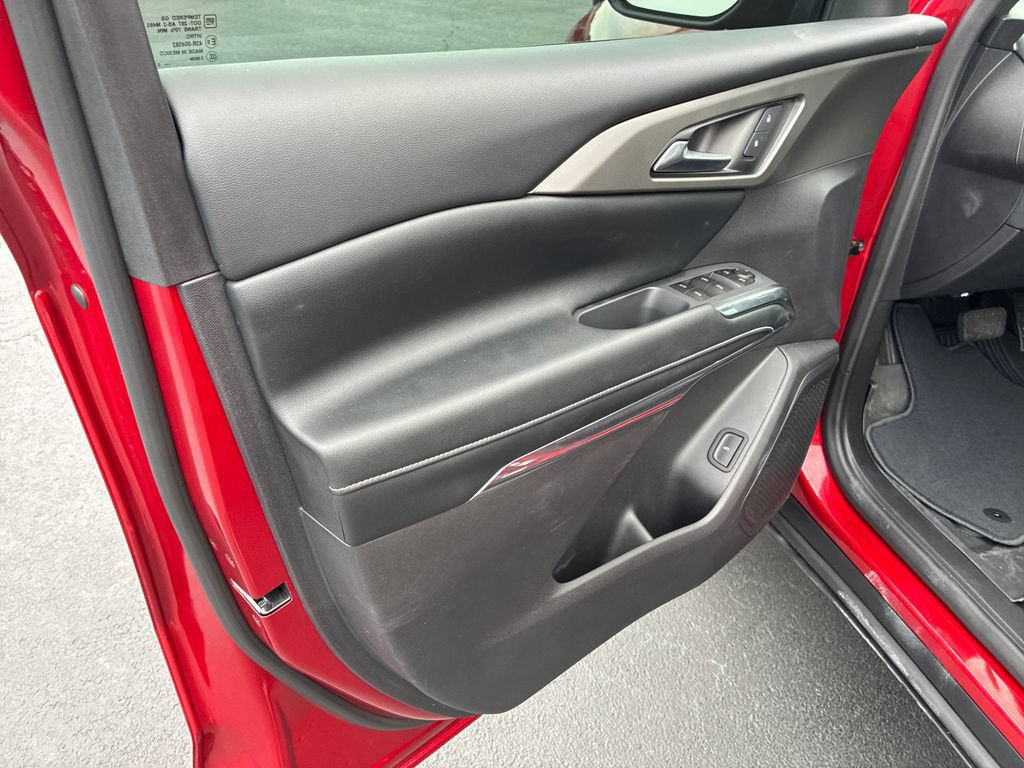 Used 2025 Chevrolet Traverse LT w/ LPO, Floor Liner Package AWD/4WD image 12