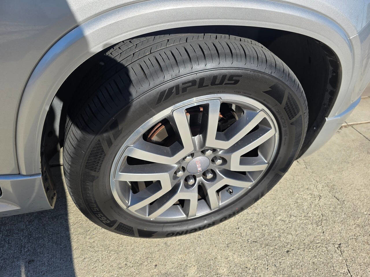 Used 2012 GMC Acadia Denali image 27