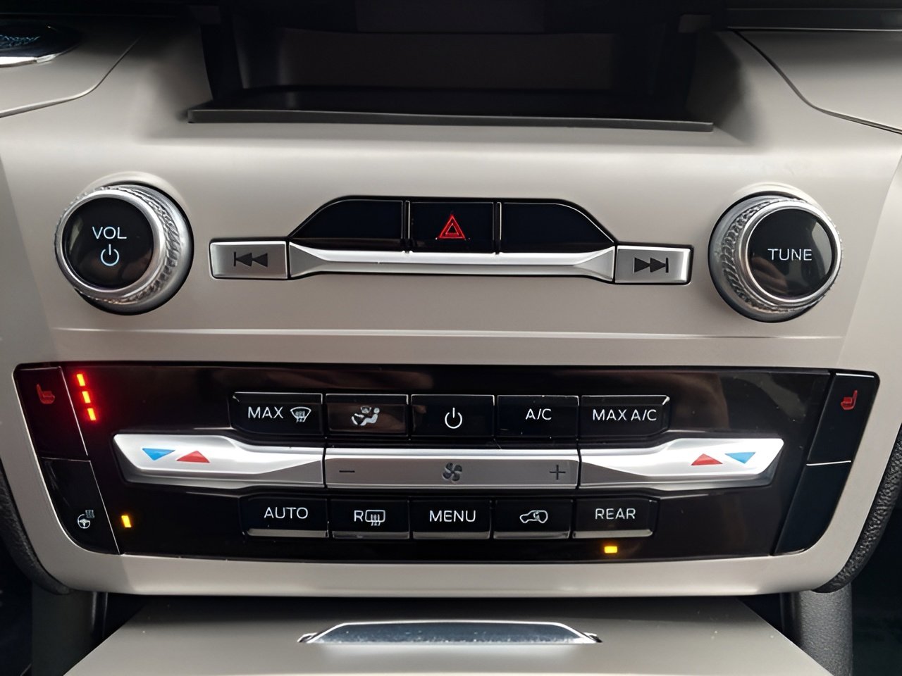 Used 2023 Ford Explorer XLT w/ Equipment Group 202A image 50