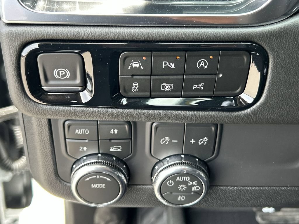 New 2026 GMC Yukon Elevation AWD/4WD image 18