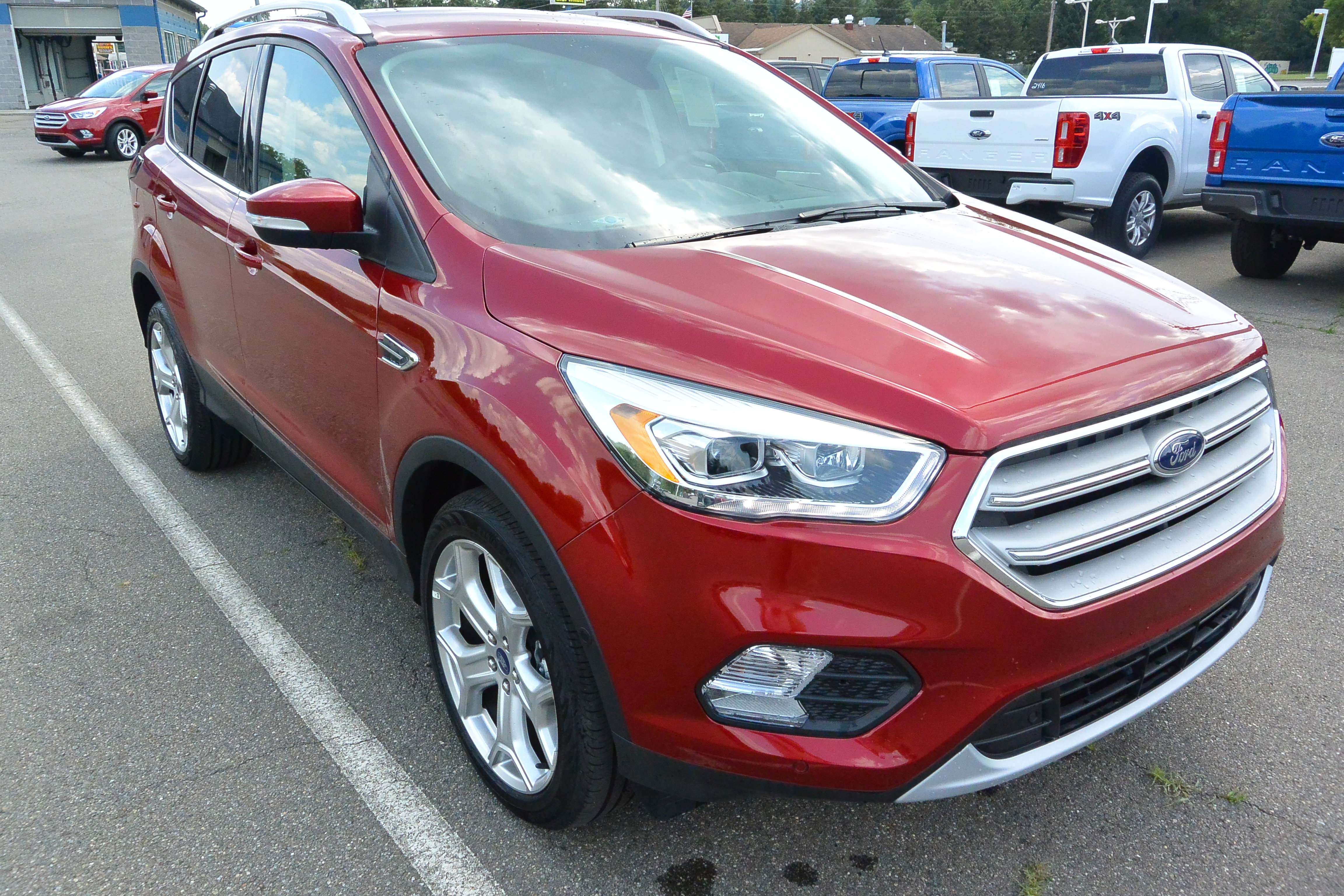 Used 2019 Ford Escape Titanium image 1