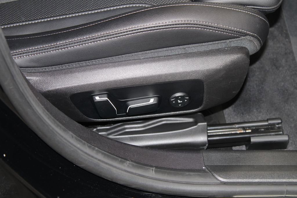 Used 2024 BMW 330e image 24