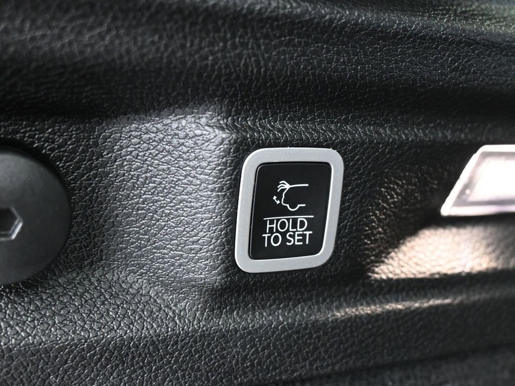 Used 2023 Jeep Grand Cherokee L Summit w/ Luxury Tech Group V image 47