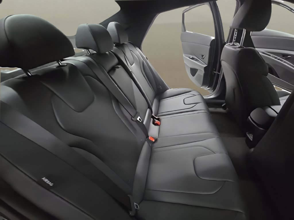 New 2026 Hyundai Elantra SEL Sport FWD image 23