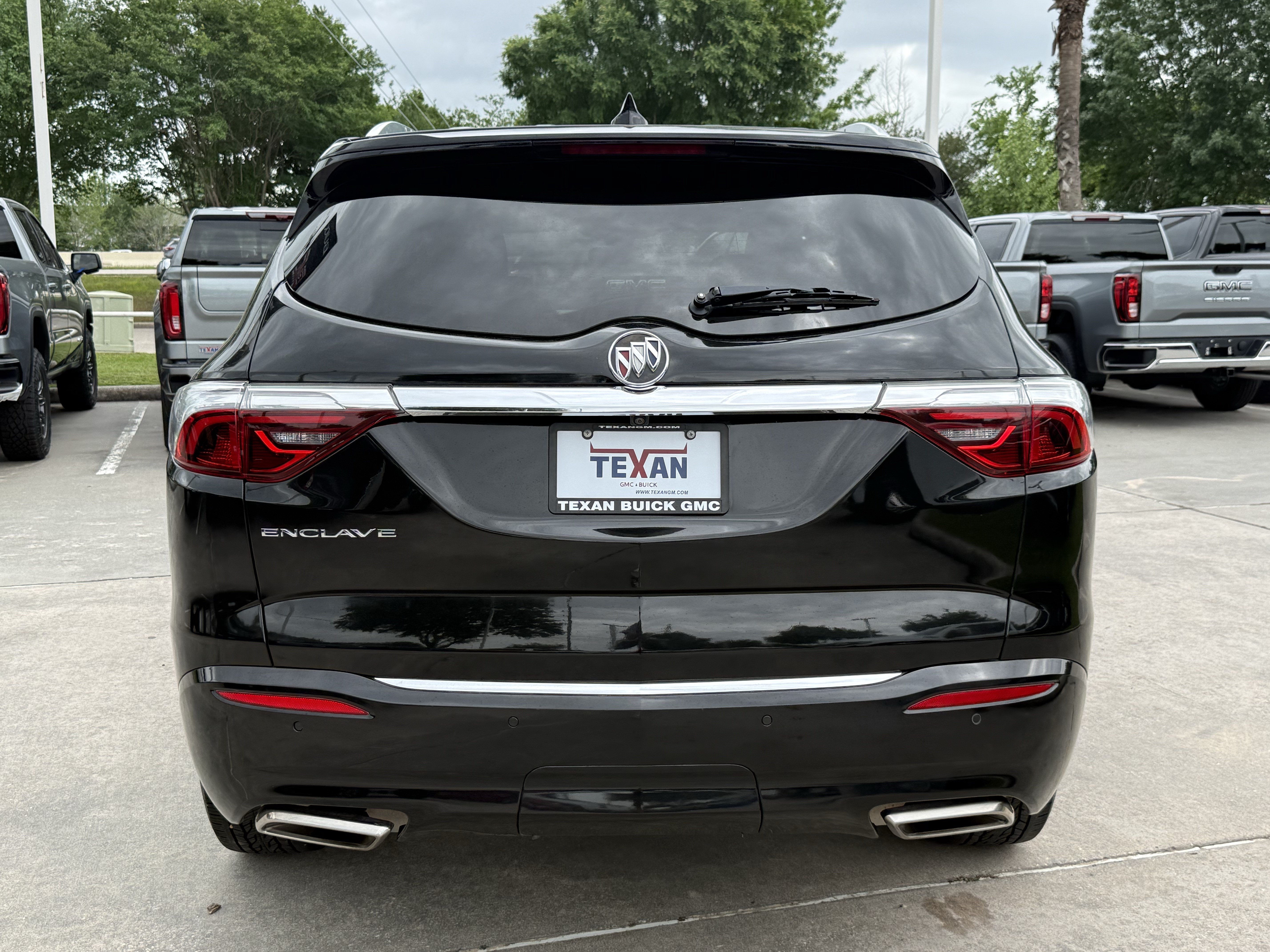 Used 2023 Buick Enclave Essence w/ Sport Touring Edition FWD image 6