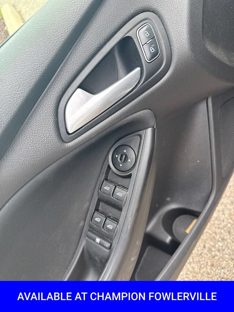 Used 2018 Ford Focus SE w/ SE Appearance Package FWD image 23