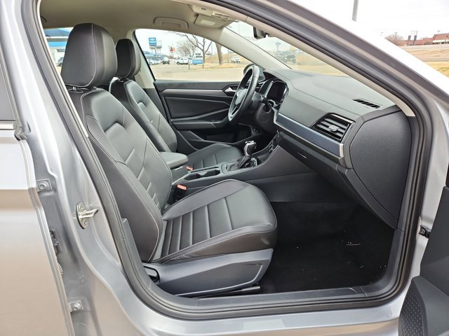 Used 2024 Volkswagen Jetta SE image 19