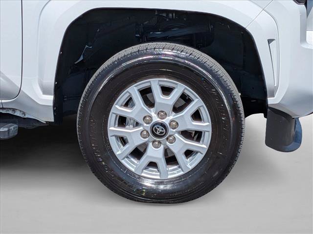 Used 2025 Toyota Tacoma SR5 AWD/4WD image 23