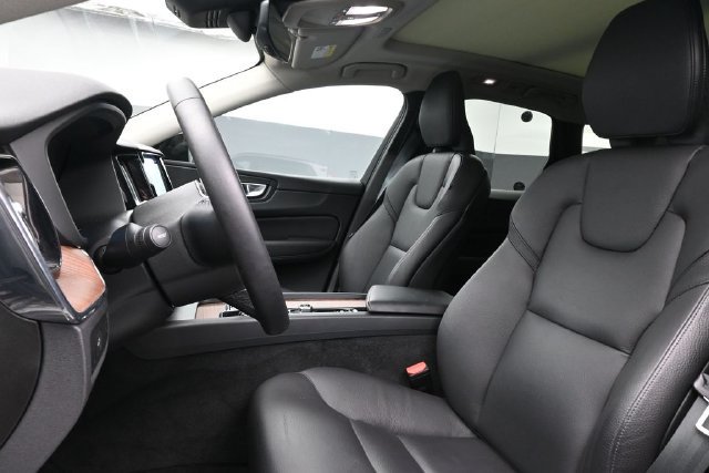 Used 2024 Volvo XC60 B5 Plus w/ Protection Package Premier AWD/4WD image 10