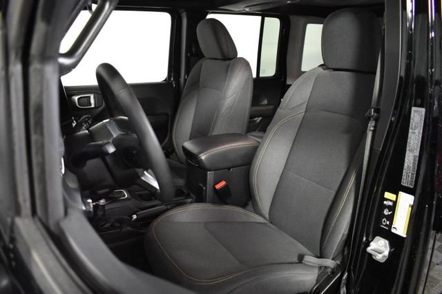 Used 2025 Jeep Wrangler Unlimited Sahara AWD/4WD image 9