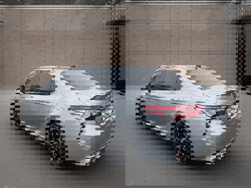 Used 2020 Toyota Camry XSE image 2