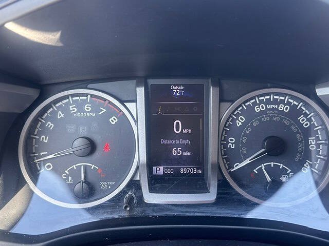 Used 2016 Toyota Tacoma SR5 w/ Towing Package RWD image 15