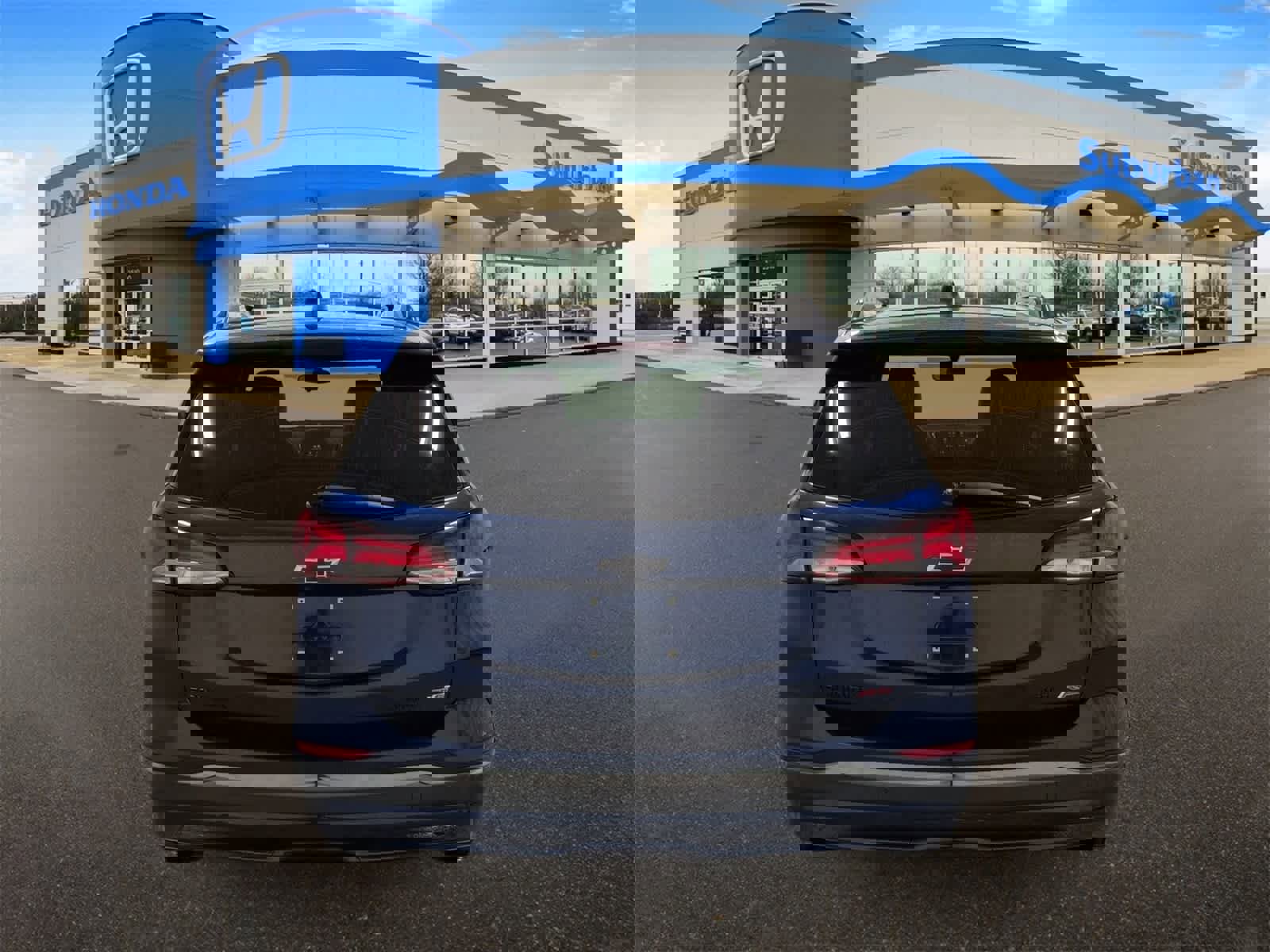 Used 2022 Chevrolet Equinox RS w/ LPO, Floor Liner Package image 7