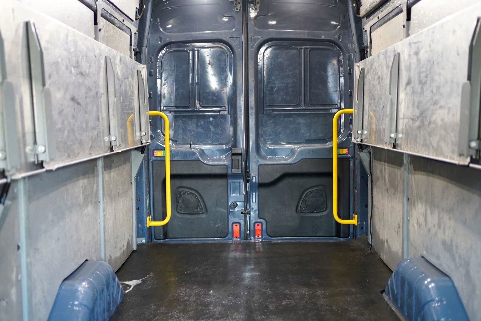 Used 2020 Ford Transit 250 148 High Roof Extended RWD image 15